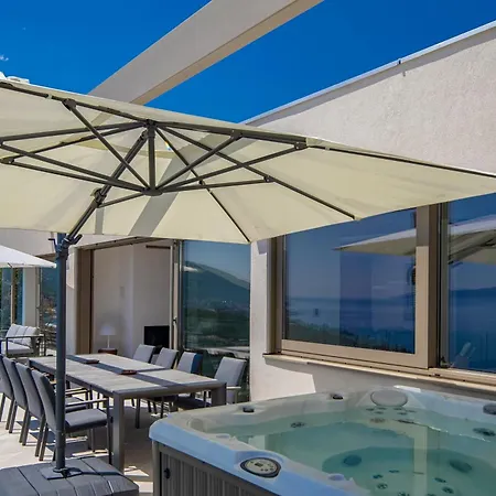 Skyview Luxury Penthouse A7 아파트